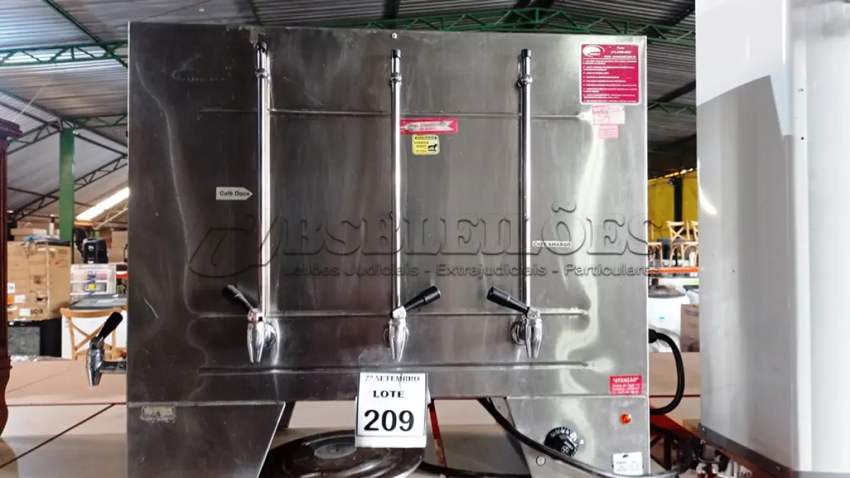 LOTE 209 - 01 CAFETEIRA INDUSTRIAL EM INOX. (NO ESTADO) ATENÇÃO! FAZER A VISITAÇÃO ANTES DE ARREMATAR, NÃO SABEMOS SE FUNCIONA, LEILÃO NÃO TEM GARANTIA E NEM DEVOLUÇÃO, SUJEITO A POSSÍVEIS AVARIAS VISÍVEIS/OCULTAS E/OU AUSÊNCIA DE COMPONENTES.