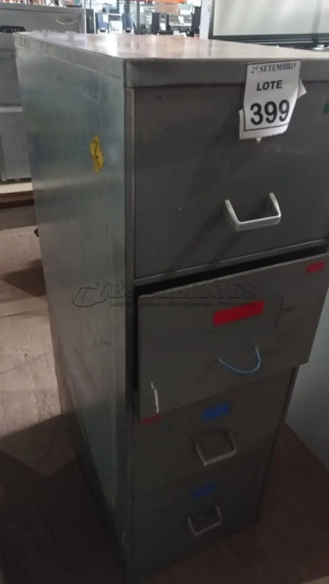 LOTE 399 - 01 ARQUIVO DE AÇO COM 04 GAVETAS. (NO ESTADO) ATENÇÃO! FAZER A VISITAÇÃO ANTES DE ARREMATAR, NÃO SABEMOS SE FUNCIONA, LEILÃO NÃO TEM GARANTIA E NEM DEVOLUÇÃO, SUJEITO A POSSÍVEIS AVARIAS VISÍVEIS/OCULTAS E/OU AUSÊNCIA DE COMPONENTES.