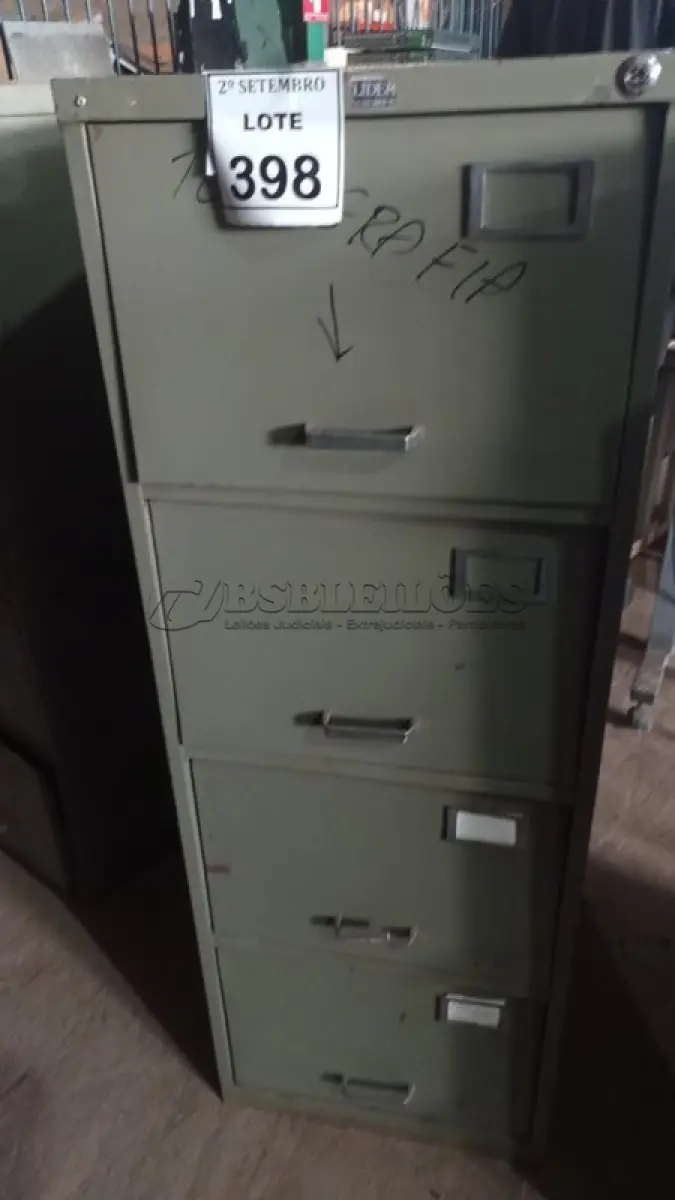 LOTE 398 - 01 ARQUIVO DE AÇO COM 04 GAVETAS. (NO ESTADO) ATENÇÃO! FAZER A VISITAÇÃO ANTES DE ARREMATAR, NÃO SABEMOS SE FUNCIONA, LEILÃO NÃO TEM GARANTIA E NEM DEVOLUÇÃO, SUJEITO A POSSÍVEIS AVARIAS VISÍVEIS/OCULTAS E/OU AUSÊNCIA DE COMPONENTES.