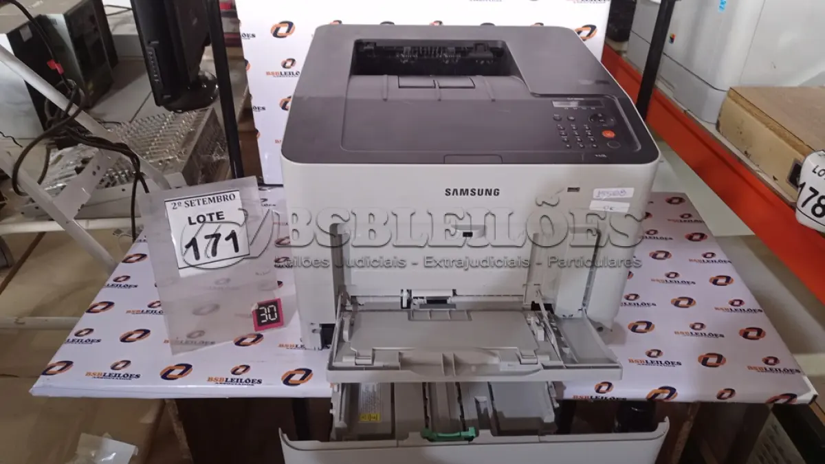 LOTE 171 - 01 IMPRESSORA MODELO CLP-680ND MARCA SAMSUNG. (NO ESTADO) ATENÇÃO! FAZER A VISITAÇÃO ANTES DE ARREMATAR, NÃO SABEMOS SE FUNCIONA, LEILÃO NÃO TEM GARANTIA E NEM DEVOLUÇÃO, SUJEITO A POSSÍVEIS AVARIAS VISÍVEIS/OCULTAS E/OU AUSÊNCIA DE COMPONENTES.