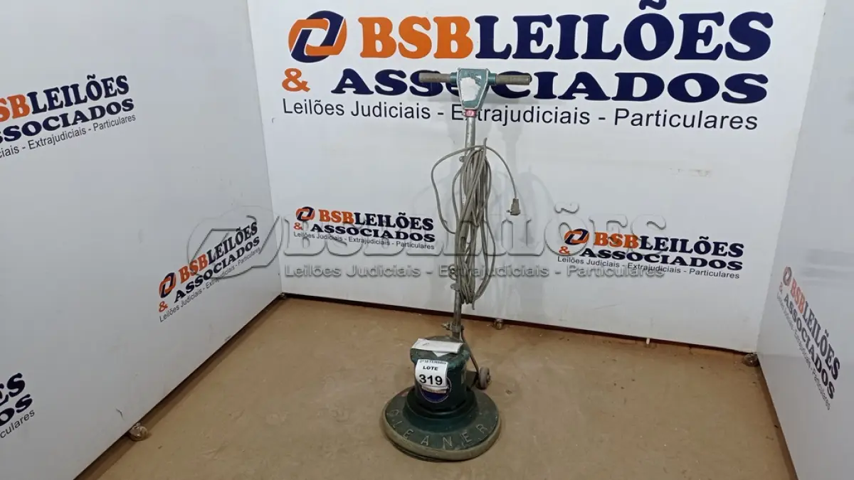 LOTE 319 - 01 ENCERADEIRA INDUSTRIAL 220V. (NO ESTADO) ATENÇÃO! FAZER A VISITAÇÃO ANTES DE ARREMATAR, NÃO SABEMOS SE FUNCIONA, LEILÃO NÃO TEM GARANTIA E NEM DEVOLUÇÃO, SUJEITO A POSSÍVEIS AVARIAS VISÍVEIS/OCULTAS E/OU AUSÊNCIA DE COMPONENTES.