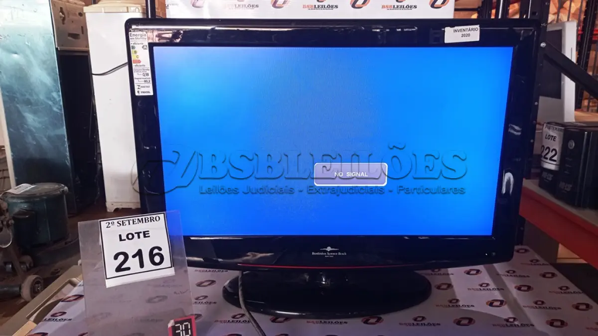 LOTE 216 - 01 TV LCD 26’’. (NO ESTADO) ATENÇÃO! FAZER A VISITAÇÃO ANTES DE ARREMATAR, NÃO SABEMOS SE FUNCIONA, LEILÃO NÃO TEM GARANTIA E NEM DEVOLUÇÃO, SUJEITO A POSSÍVEIS AVARIAS VISÍVEIS/OCULTAS E/OU AUSÊNCIA DE COMPONENTES.