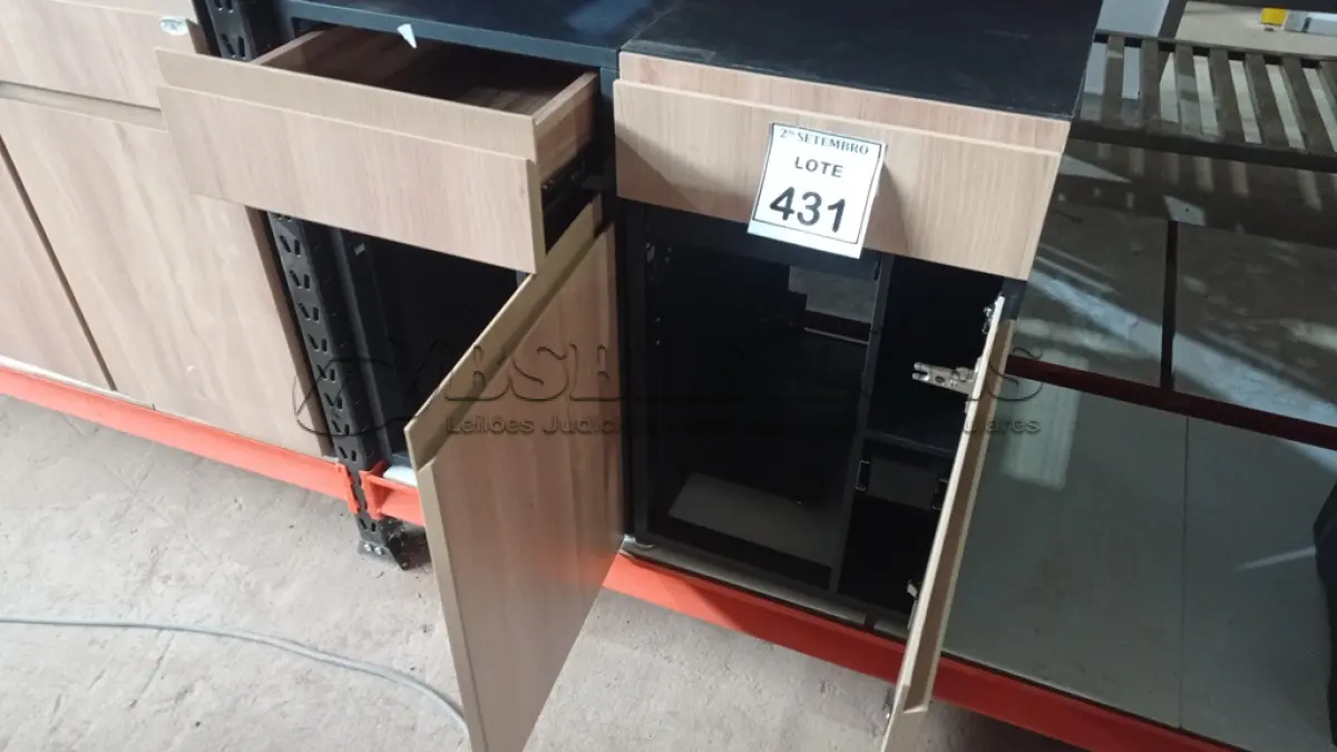 LOTE 431 - 02 GAVETEIROS COM 01 GAVETA E SUPORTE PARA CPU. (NO ESTADO) ATENÇÃO! FAZER A VISITAÇÃO ANTES DE ARREMATAR, NÃO SABEMOS SE FUNCIONA, LEILÃO NÃO TEM GARANTIA E NEM DEVOLUÇÃO, SUJEITO A POSSÍVEIS AVARIAS VISÍVEIS/OCULTAS E/OU AUSÊNCIA DE COMPONENTES.