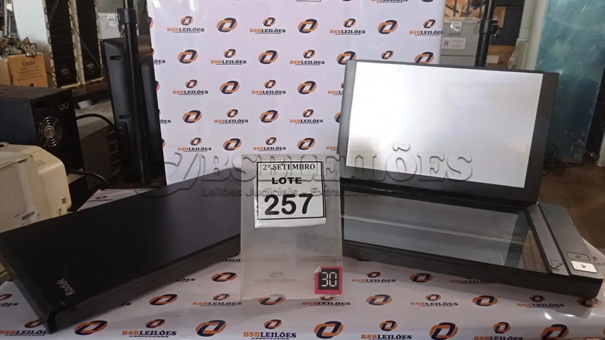 LOTE 257 - 02 SCANNERS MARCA KODAK. (NO ESTADO) ATENÇÃO! FAZER A VISITAÇÃO ANTES DE ARREMATAR, NÃO SABEMOS SE FUNCIONA, LEILÃO NÃO TEM GARANTIA E NEM DEVOLUÇÃO, SUJEITO A POSSÍVEIS AVARIAS VISÍVEIS/OCULTAS E/OU AUSÊNCIA DE COMPONENTES.