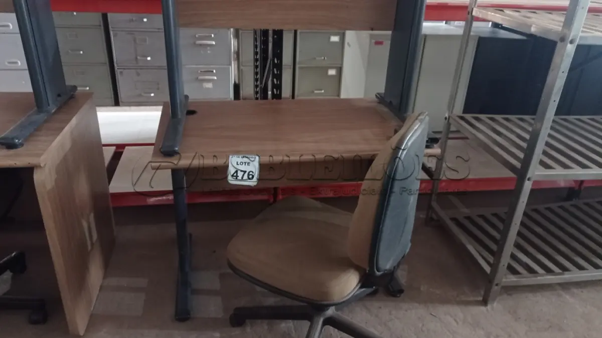 LOTE 476 - LOTE EXTRA. (NO ESTADO) ATENÇÃO! FAZER A VISITAÇÃO ANTES DE ARREMATAR, NÃO SABEMOS SE FUNCIONA, LEILÃO NÃO TEM GARANTIA E NEM DEVOLUÇÃO, SUJEITO A POSSÍVEIS AVARIAS VISÍVEIS/OCULTAS E/OU AUSÊNCIA DE COMPONENTES.