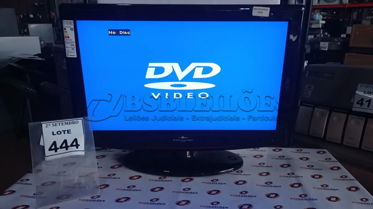 LOTE 444 - 01 TV LCD 26’’. (NO ESTADO) ATENÇÃO! FAZER A VISITAÇÃO ANTES DE ARREMATAR, NÃO SABEMOS SE FUNCIONA, LEILÃO NÃO TEM GARANTIA E NEM DEVOLUÇÃO, SUJEITO A POSSÍVEIS AVARIAS VISÍVEIS/OCULTAS E/OU AUSÊNCIA DE COMPONENTES.