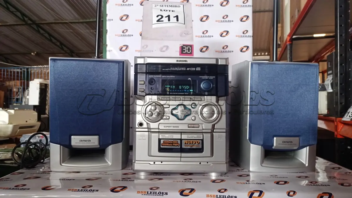 LOTE 211 - 01 MINI SYSTEM MARCA AIWA COM 02 CAIXAS. (NO ESTADO) ATENÇÃO! FAZER A VISITAÇÃO ANTES DE ARREMATAR, NÃO SABEMOS SE FUNCIONA, LEILÃO NÃO TEM GARANTIA E NEM DEVOLUÇÃO, SUJEITO A POSSÍVEIS AVARIAS VISÍVEIS/OCULTAS E/OU AUSÊNCIA DE COMPONENTES.