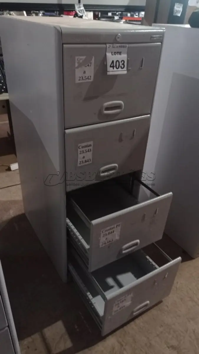 LOTE 403 - 01 ARQUIVO DE AÇO COM 04 GAVETAS. (NO ESTADO) ATENÇÃO! FAZER A VISITAÇÃO ANTES DE ARREMATAR, NÃO SABEMOS SE FUNCIONA, LEILÃO NÃO TEM GARANTIA E NEM DEVOLUÇÃO, SUJEITO A POSSÍVEIS AVARIAS VISÍVEIS/OCULTAS E/OU AUSÊNCIA DE COMPONENTES.