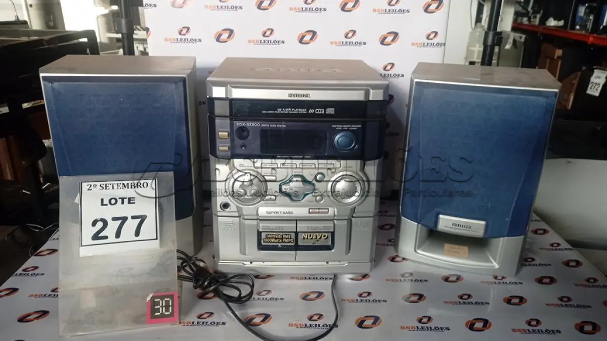 LOTE 277 - 01 MINI SYSTEM MARCA AIWA COM 02 CAIXAS. (NO ESTADO) ATENÇÃO! FAZER A VISITAÇÃO ANTES DE ARREMATAR, NÃO SABEMOS SE FUNCIONA, LEILÃO NÃO TEM GARANTIA E NEM DEVOLUÇÃO, SUJEITO A POSSÍVEIS AVARIAS VISÍVEIS/OCULTAS E/OU AUSÊNCIA DE COMPONENTES.