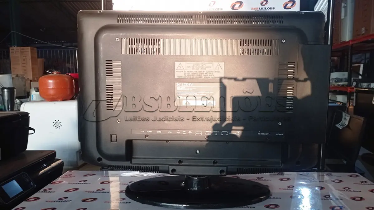 LOTE 269 - 01 TV LCD 26’’. (NO ESTADO) ATENÇÃO! FAZER A VISITAÇÃO ANTES DE ARREMATAR, NÃO SABEMOS SE FUNCIONA, LEILÃO NÃO TEM GARANTIA E NEM DEVOLUÇÃO, SUJEITO A POSSÍVEIS AVARIAS VISÍVEIS/OCULTAS E/OU AUSÊNCIA DE COMPONENTES.