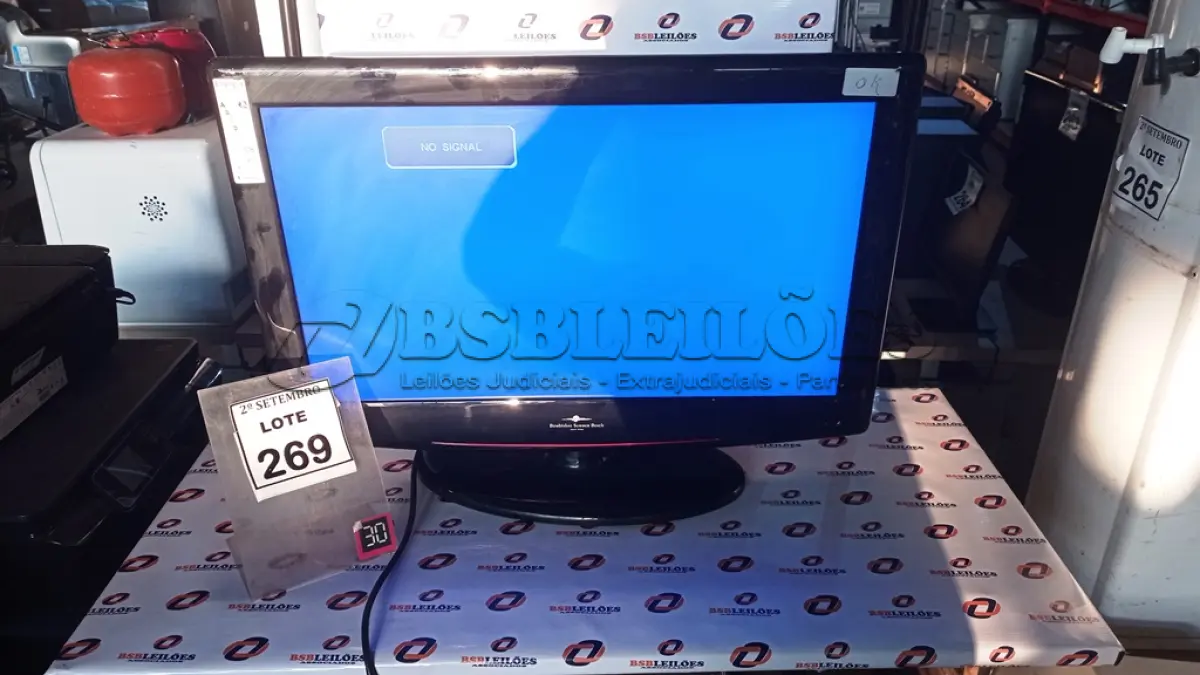 LOTE 269 - 01 TV LCD 26’’. (NO ESTADO) ATENÇÃO! FAZER A VISITAÇÃO ANTES DE ARREMATAR, NÃO SABEMOS SE FUNCIONA, LEILÃO NÃO TEM GARANTIA E NEM DEVOLUÇÃO, SUJEITO A POSSÍVEIS AVARIAS VISÍVEIS/OCULTAS E/OU AUSÊNCIA DE COMPONENTES.