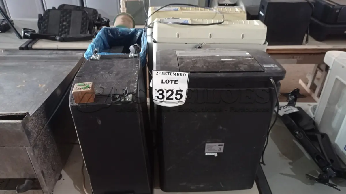 LOTE 325 - 05 FRAGMENTADORAS DE PAPEL. (NO ESTADO) ATENÇÃO! FAZER A VISITAÇÃO ANTES DE ARREMATAR, NÃO SABEMOS SE FUNCIONA, LEILÃO NÃO TEM GARANTIA E NEM DEVOLUÇÃO, SUJEITO A POSSÍVEIS AVARIAS VISÍVEIS/OCULTAS E/OU AUSÊNCIA DE COMPONENTES.
