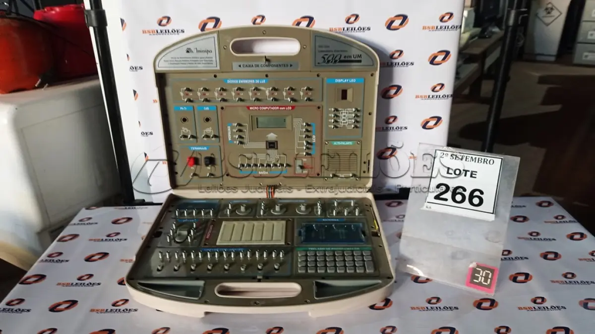 LOTE 266 - 01 LABORATÓRIO ELETRÔNICO MK-904 500 EM UM. (NO ESTADO) ATENÇÃO! FAZER A VISITAÇÃO ANTES DE ARREMATAR, NÃO SABEMOS SE FUNCIONA, LEILÃO NÃO TEM GARANTIA E NEM DEVOLUÇÃO, SUJEITO A POSSÍVEIS AVARIAS VISÍVEIS/OCULTAS E/OU AUSÊNCIA DE COMPONENTES.