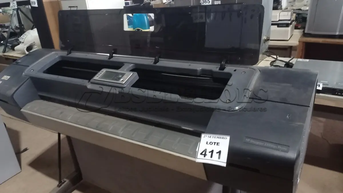 LOTE 411 - 01 PLOTTER MODELO DESIGNJET Z32000PS PHOTO MARCA HP. (NO ESTADO) ATENÇÃO! FAZER A VISITAÇÃO ANTES DE ARREMATAR, NÃO SABEMOS SE FUNCIONA, LEILÃO NÃO TEM GARANTIA E NEM DEVOLUÇÃO, SUJEITO A POSSÍVEIS AVARIAS VISÍVEIS/OCULTAS E/OU AUSÊNCIA DE COMPONENTES.