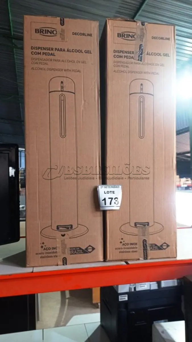 LOTE 173 - 02 DISPENSES DE ÁLCOOL EM GEL COM PEDAL MARCA BRINOX. (NO ESTADO) ATENÇÃO! FAZER A VISITAÇÃO ANTES DE ARREMATAR, NÃO SABEMOS SE FUNCIONA, LEILÃO NÃO TEM GARANTIA E NEM DEVOLUÇÃO, SUJEITO A POSSÍVEIS AVARIAS VISÍVEIS/OCULTAS E/OU AUSÊNCIA DE COMPONENTES.