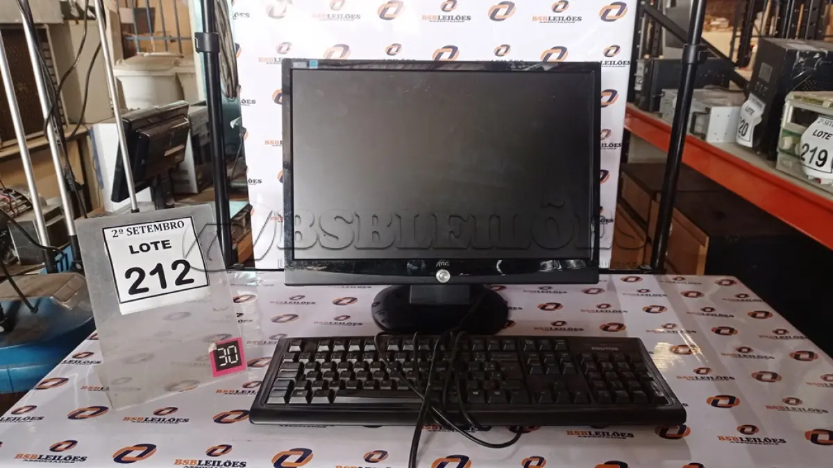 LOTE 212 - 01 CPU MARCA HP, 01 MONITOR MARCA AOC E 01 TECLADO. (NO ESTADO) ATENÇÃO! FAZER A VISITAÇÃO ANTES DE ARREMATAR, NÃO SABEMOS SE FUNCIONA, LEILÃO NÃO TEM GARANTIA E NEM DEVOLUÇÃO, SUJEITO A POSSÍVEIS AVARIAS VISÍVEIS/OCULTAS E/OU AUSÊNCIA DE COMPONENTES.