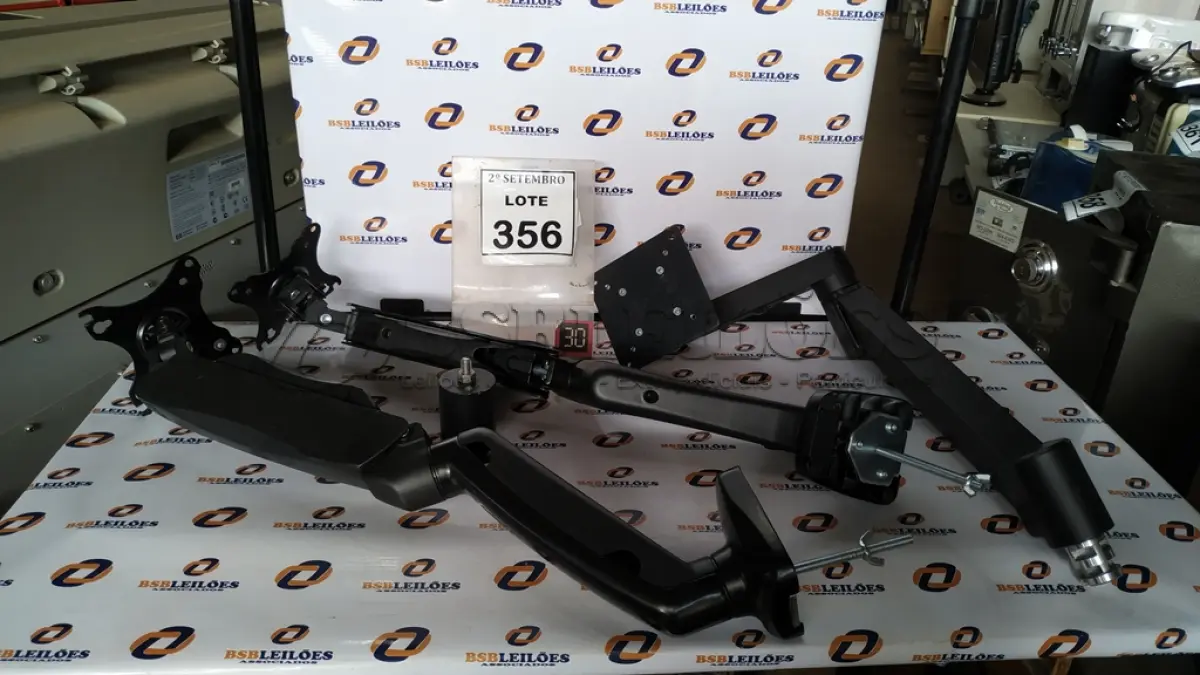 LOTE 356 - 02 SUPORTES DE MONITOR. (NO ESTADO) ATENÇÃO! FAZER A VISITAÇÃO ANTES DE ARREMATAR, NÃO SABEMOS SE FUNCIONA, LEILÃO NÃO TEM GARANTIA E NEM DEVOLUÇÃO, SUJEITO A POSSÍVEIS AVARIAS VISÍVEIS/OCULTAS E/OU AUSÊNCIA DE COMPONENTES.