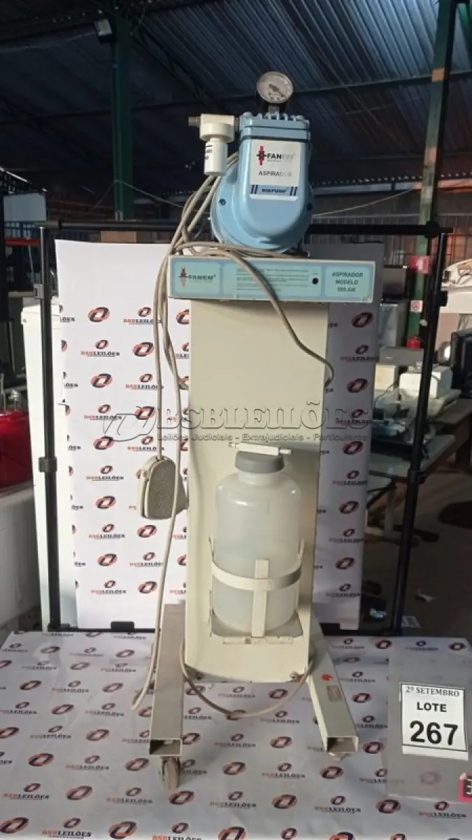 LOTE 267 - 01 ASPIRADOR DE SECREÇÕES MEDICO MARCA FANEM. (NO ESTADO) ATENÇÃO! FAZER A VISITAÇÃO ANTES DE ARREMATAR, NÃO SABEMOS SE FUNCIONA, LEILÃO NÃO TEM GARANTIA E NEM DEVOLUÇÃO, SUJEITO A POSSÍVEIS AVARIAS VISÍVEIS/OCULTAS E/OU AUSÊNCIA DE COMPONENTES.