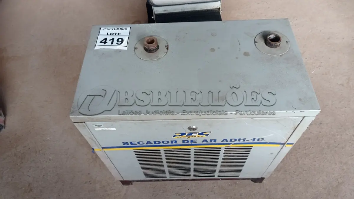 LOTE 419 - 01 SECADOR DE AR ADH-10. (NO ESTADO) ATENÇÃO! FAZER A VISITAÇÃO ANTES DE ARREMATAR, NÃO SABEMOS SE FUNCIONA, LEILÃO NÃO TEM GARANTIA E NEM DEVOLUÇÃO, SUJEITO A POSSÍVEIS AVARIAS VISÍVEIS/OCULTAS E/OU AUSÊNCIA DE COMPONENTES.