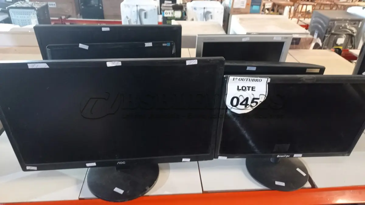 LOTE 045 - 06 MONITORES DE MARCAS E MODELOS DIVERSOS. (NO ESTADO) ATENÇÃO! FAZER A VISITAÇÃO ANTES DE ARREMATAR, NÃO SABEMOS SE FUNCIONA, LEILÃO NÃO TEM GARANTIA E NEM DEVOLUÇÃO, SUJEITO A POSSÍVEIS AVARIAS VISÍVEIS/OCULTAS E/OU AUSÊNCIA DE COMPONENTES.