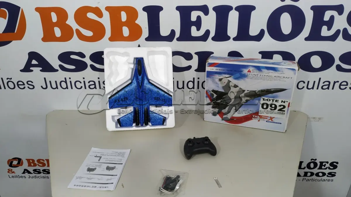 LOTE 092 - 01 AVIÃO COM CONTROLE REMOTO FX620 (NO ESTADO, NÃO SABEMOS SE FUNCIONA. LEILÃO NÃO TEM GARANTIA E NEM DEVOLUÇÃO, SUJEITO A POSSÍVEIS AVARIAS VISÍVEIS/OCULTAS E/OU AUSÊNCIA DE COMPONENTES)
