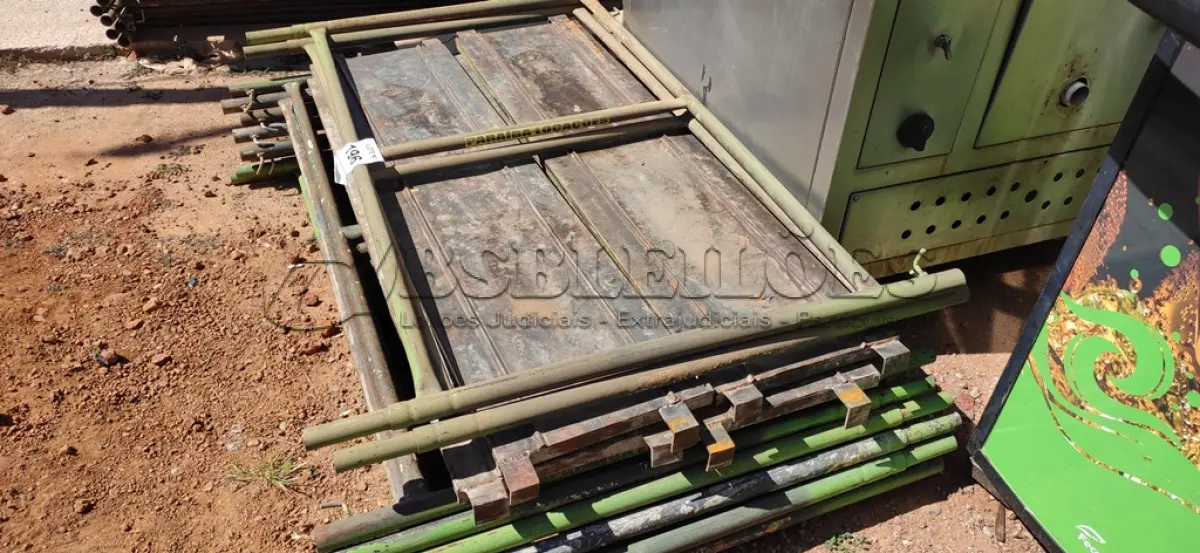LOTE 196 - 10 PEÇAS ANDAIMES DE 1 X 1,50M COM 04 PLATAFORMA DE 1,50M. (NO ESTADO, NÃO SABEMOS SE FUNCIONA. LEILÃO NÃO TEM GARANTIA E NEM DEVOLUÇÃO, SUJEITO A POSSÍVEIS AVARIAS VISÍVEIS/OCULTAS E/OU AUSÊNCIA DE COMPONENTES)
