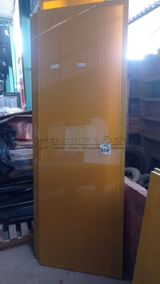 LOTE 508 - 07 PAINÉIS DE VIDRO NA COR AMARELA DE 2,39X0,80. (NO ESTADO) ATENÇÃO! FAZER A VISITAÇÃO ANTES DE ARREMATAR, NÃO SABEMOS SE FUNCIONA, LEILÃO NÃO TEM GARANTIA E NEM DEVOLUÇÃO, SUJEITO A POSSÍVEIS AVARIAS VISÍVEIS/OCULTAS E/OU AUSÊNCIA DE COMPONENTES.