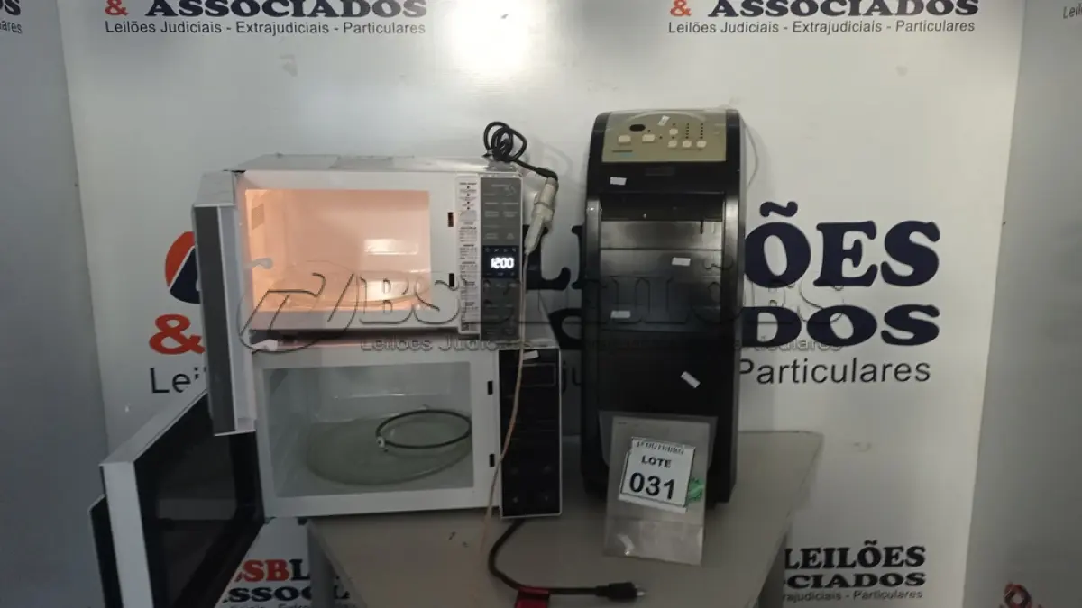 LOTE 031 - 02 MICRO-ONDAS MARCAS MIDEA E ELECTROLUX E 01 CLIMATIZADOR DE AR MARCA PHILCO. (NO ESTADO) ATENÇÃO! FAZER A VISITAÇÃO ANTES DE ARREMATAR, NÃO SABEMOS SE FUNCIONA, LEILÃO NÃO TEM GARANTIA E NEM DEVOLUÇÃO, SUJEITO A POSSÍVEIS AVARIAS VISÍVEIS/OCULTAS E/OU AUSÊNCIA DE COMPONENTES.