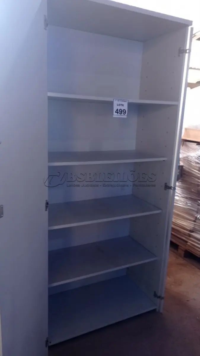LOTE 499 - 01 ARMÁRIO ALTO COM 02 PORTAS. (NO ESTADO) ATENÇÃO! FAZER A VISITAÇÃO ANTES DE ARREMATAR, NÃO SABEMOS SE FUNCIONA, LEILÃO NÃO TEM GARANTIA E NEM DEVOLUÇÃO, SUJEITO A POSSÍVEIS AVARIAS VISÍVEIS/OCULTAS E/OU AUSÊNCIA DE COMPONENTES.