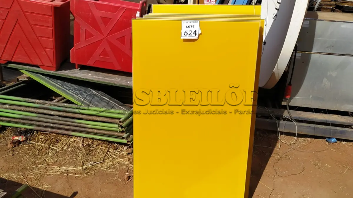LOTE 524 - 07 PAINÉIS DE VIDRO NA COR AMARELA DE 1,20X0,70. (NO ESTADO) ATENÇÃO! FAZER A VISITAÇÃO ANTES DE ARREMATAR, NÃO SABEMOS SE FUNCIONA, LEILÃO NÃO TEM GARANTIA E NEM DEVOLUÇÃO, SUJEITO A POSSÍVEIS AVARIAS VISÍVEIS/OCULTAS E/OU AUSÊNCIA DE COMPONENTES.