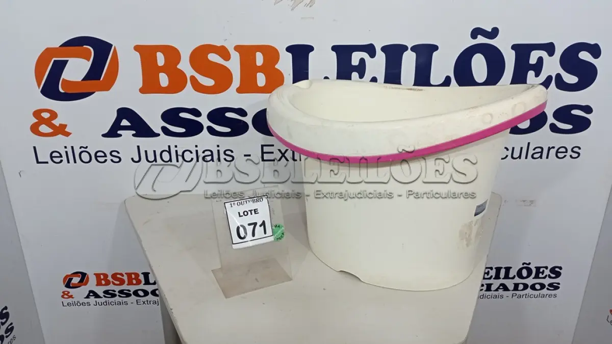 LOTE 071 - 01 BANHEIRA DE BEBÊ. (NO ESTADO) ATENÇÃO! FAZER A VISITAÇÃO ANTES DE ARREMATAR, NÃO SABEMOS SE FUNCIONA, LEILÃO NÃO TEM GARANTIA E NEM DEVOLUÇÃO, SUJEITO A POSSÍVEIS AVARIAS VISÍVEIS/OCULTAS E/OU AUSÊNCIA DE COMPONENTES.