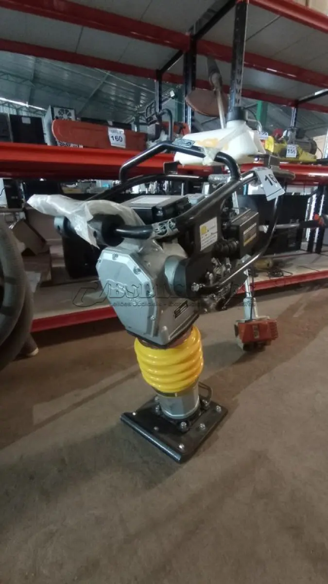 LOTE 162 - 01 COMPACTADOR DE SOLO CSM 73 RENTAL MOTOR STARK. (NO ESTADO, NÃO SABEMOS SE FUNCIONA. LEILÃO NÃO TEM GARANTIA E NEM DEVOLUÇÃO, SUJEITO A POSSÍVEIS AVARIAS VISÍVEIS/OCULTAS E/OU AUSÊNCIA DE COMPONENTES)
