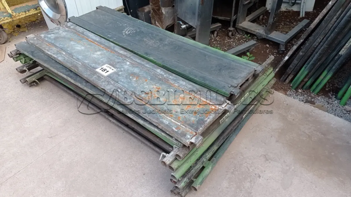 LOTE 181 - 10 PEÇAS ANDAIMES DE 1 X 1,50M COM 04 PLATAFORMA DE 1,50M. (NO ESTADO, NÃO SABEMOS SE FUNCIONA. LEILÃO NÃO TEM GARANTIA E NEM DEVOLUÇÃO, SUJEITO A POSSÍVEIS AVARIAS VISÍVEIS/OCULTAS E/OU AUSÊNCIA DE COMPONENTES)