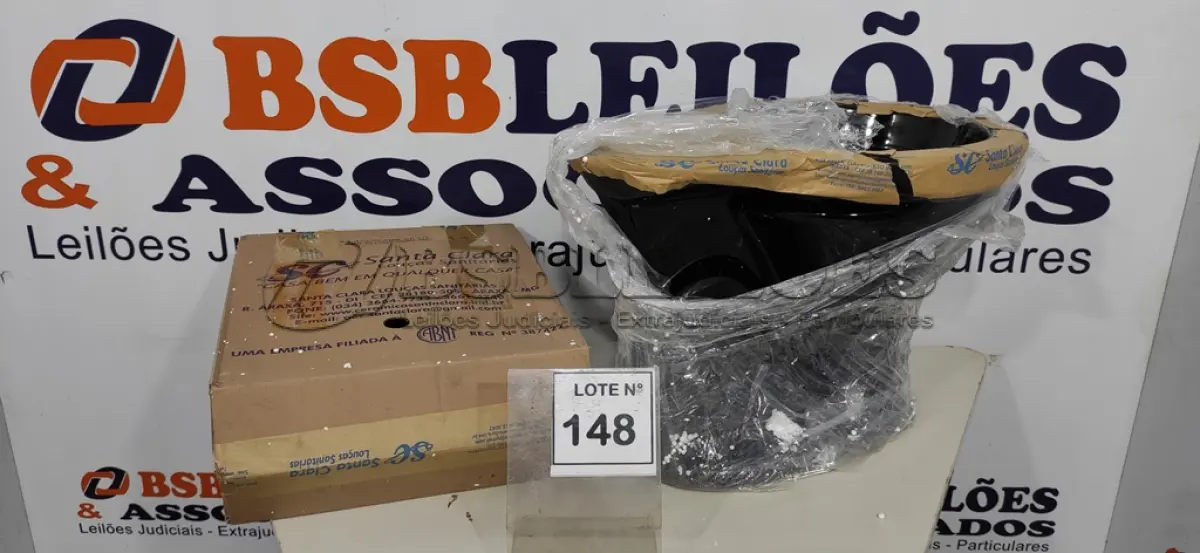LOTE 148 - 01 KIT VASO BACIA COM CAIXA ACOPLADA PRETO SANTA CLARA. (NO ESTADO, NÃO SABEMOS SE FUNCIONA. LEILÃO NÃO TEM GARANTIA E NEM DEVOLUÇÃO, SUJEITO A POSSÍVEIS AVARIAS VISÍVEIS/OCULTAS E/OU AUSÊNCIA DE COMPONENTES)