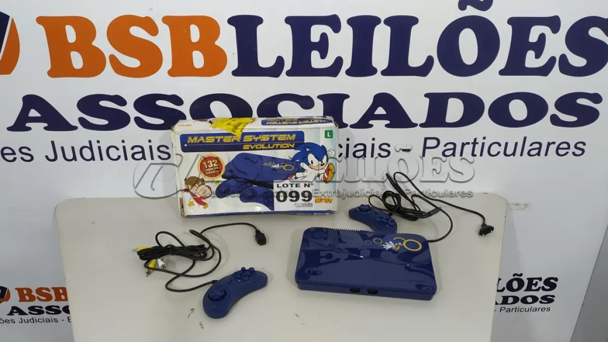 LOTE 099 - 01 VÍDEO GAME TECTOY MASTER SYSTEM EVOLUTION AZUL 2 CONTROLES - TEC TOY (NO ESTADO, NÃO SABEMOS SE FUNCIONA. LEILÃO NÃO TEM GARANTIA E NEM DEVOLUÇÃO, SUJEITO A POSSÍVEIS AVARIAS VISÍVEIS/OCULTAS E/OU AUSÊNCIA DE COMPONENTES)