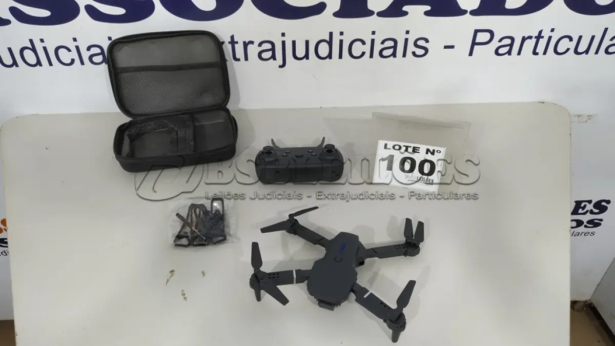LOTE 100 - 01 DRONE COM CÂMERA (NO ESTADO, NÃO SABEMOS SE FUNCIONA. LEILÃO NÃO TEM GARANTIA E NEM DEVOLUÇÃO, SUJEITO A POSSÍVEIS AVARIAS VISÍVEIS/OCULTAS E/OU AUSÊNCIA DE COMPONENTES)