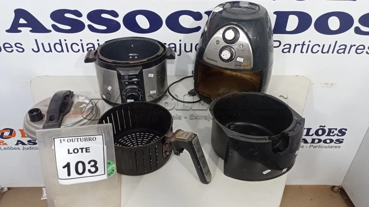 LOTE 103 - 01 AIR FRYER MARCA MONDIAL, 01 PANELA ELÉTRICA MARCA ELECTROLUX E 01 AQUECEDOR MARCA BRITÂNIA. (NO ESTADO) ATENÇÃO! FAZER A VISITAÇÃO ANTES DE ARREMATAR, NÃO SABEMOS SE FUNCIONA, LEILÃO NÃO TEM GARANTIA E NEM DEVOLUÇÃO, SUJEITO A POSSÍVEIS AVARIAS VISÍVEIS/OCULTAS E/OU AUSÊNCIA DE COMPONENTES.