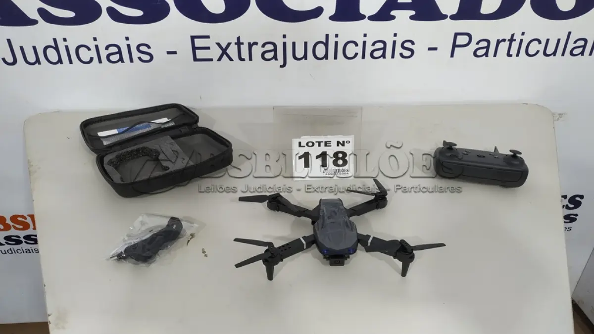 LOTE 118 - 01 DRONE COM CÂMERA . (NO ESTADO, NÃO SABEMOS SE FUNCIONA. LEILÃO NÃO TEM GARANTIA E NEM DEVOLUÇÃO, SUJEITO A POSSÍVEIS AVARIAS VISÍVEIS/OCULTAS E/OU AUSÊNCIA DE COMPONENTES)