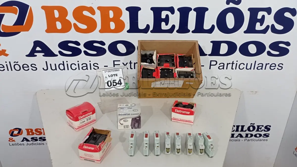 LOTE 054 - 01 LOTE COM VÁRIOS DISJUNTORES MARCAS DIVERSAS. (NO ESTADO) ATENÇÃO! FAZER A VISITAÇÃO ANTES DE ARREMATAR, NÃO SABEMOS SE FUNCIONA, LEILÃO NÃO TEM GARANTIA E NEM DEVOLUÇÃO, SUJEITO A POSSÍVEIS AVARIAS VISÍVEIS/OCULTAS E/OU AUSÊNCIA DE COMPONENTES.