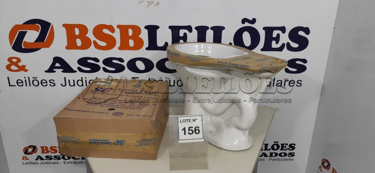 LOTE 156 - 01 KIT VASO BACIA COM CAIXA ACOPLADA BRANCO SANTA CLARA. (NO ESTADO, NÃO SABEMOS SE FUNCIONA. LEILÃO NÃO TEM GARANTIA E NEM DEVOLUÇÃO, SUJEITO A POSSÍVEIS AVARIAS VISÍVEIS/OCULTAS E/OU AUSÊNCIA DE COMPONENTES)