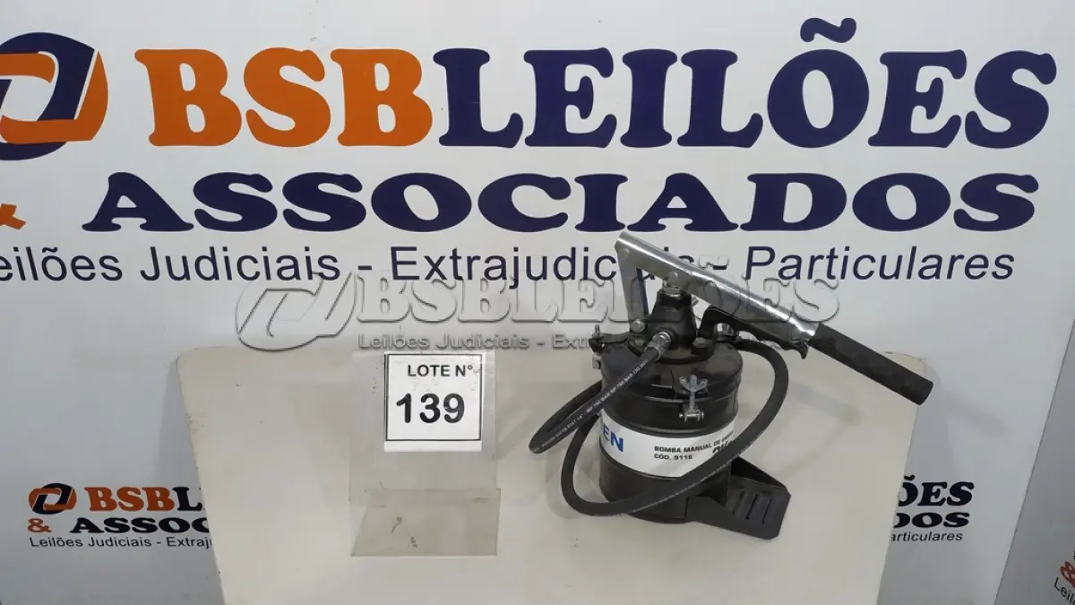 LOTE 139 - 01 BOMBA MANUAL PARA GRAXA DE 2KG BREMEN 9116.(NO ESTADO, NÃO SABEMOS SE FUNCIONA. LEILÃO NÃO TEM GARANTIA E NEM DEVOLUÇÃO, SUJEITO A POSSÍVEIS AVARIAS VISÍVEIS/OCULTAS E/OU AUSÊNCIA DE COMPONENTES)