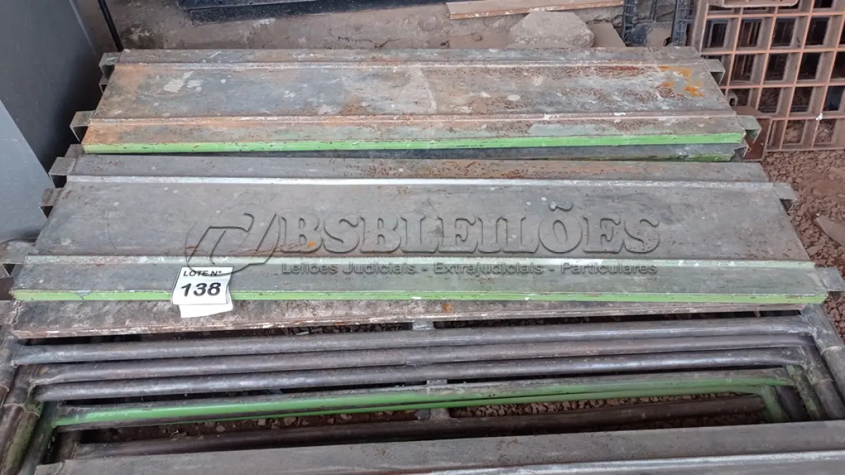 LOTE 138 - 10 PEÇAS ANDAIMES DE 1 X 1,50M COM 04 PLATAFORMA DE 1,50M (NO ESTADO, NÃO SABEMOS SE FUNCIONA. LEILÃO NÃO TEM GARANTIA E NEM DEVOLUÇÃO, SUJEITO A POSSÍVEIS AVARIAS VISÍVEIS/OCULTAS E/OU AUSÊNCIA DE COMPONENTES)