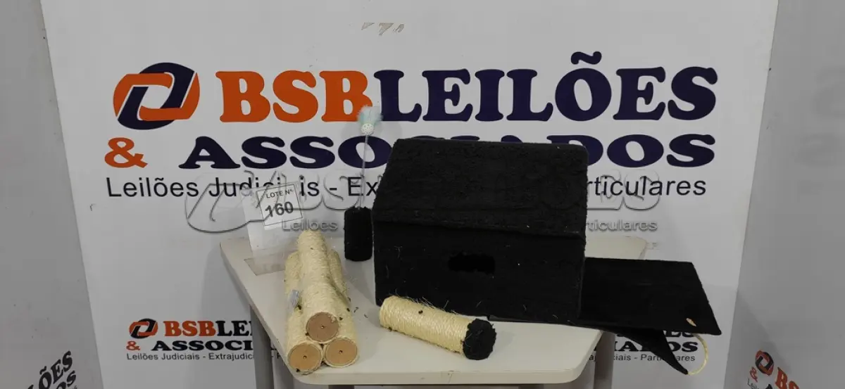 LOTE 160 - 01 ARRANHADOR PARA GATO CASINHA COM REDE 2 ANDARES PRETO. (NO ESTADO, NÃO SABEMOS SE FUNCIONA. LEILÃO NÃO TEM GARANTIA E NEM DEVOLUÇÃO, SUJEITO A POSSÍVEIS AVARIAS VISÍVEIS/OCULTAS E/OU AUSÊNCIA DE COMPONENTES)