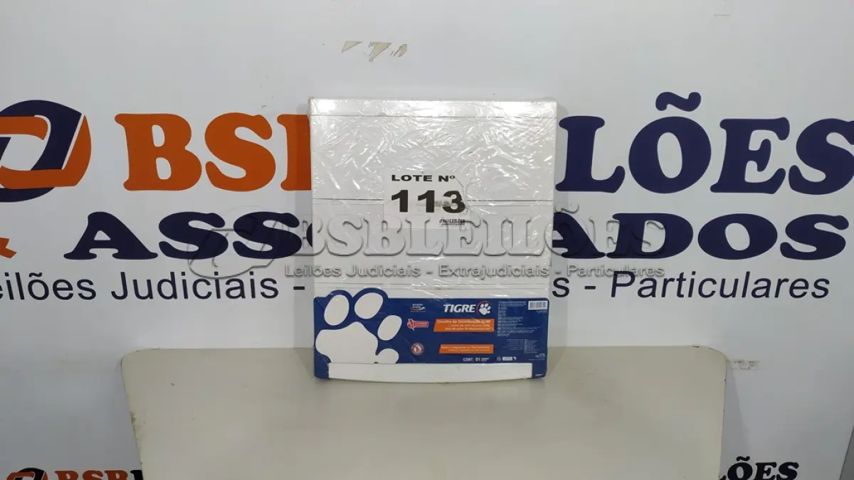 LOTE 113 - 01 CAIXA DE DISTRIBUIÇÃO DE EMBUTIR PARA 48 DISJUNTORES SLIM TIGRE (NO ESTADO, NÃO SABEMOS SE FUNCIONA. LEILÃO NÃO TEM GARANTIA E NEM DEVOLUÇÃO, SUJEITO A POSSÍVEIS AVARIAS VISÍVEIS/OCULTAS E/OU AUSÊNCIA DE COMPONENTES)