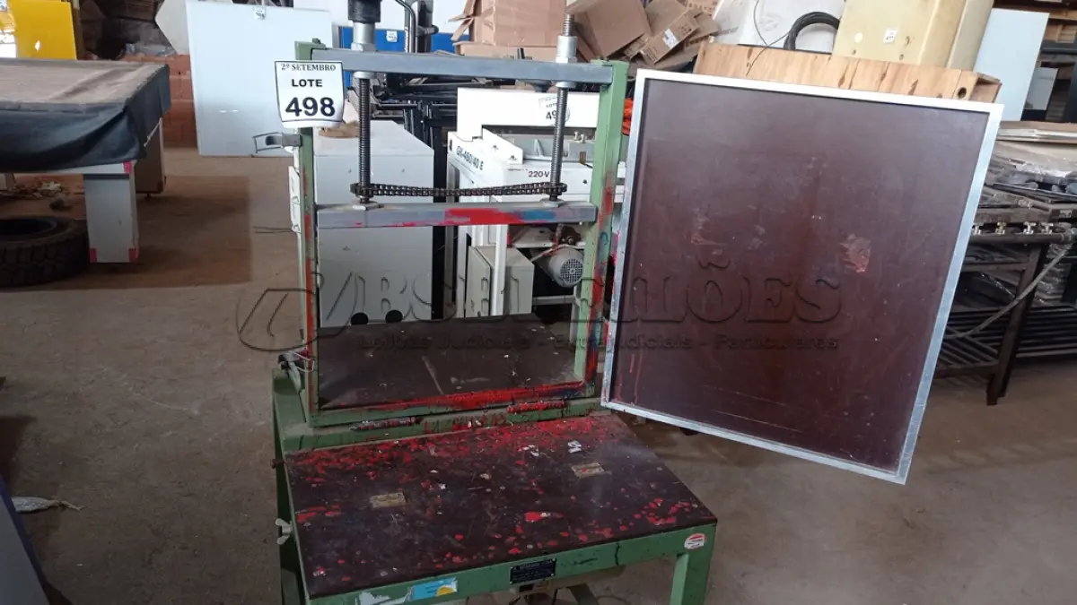 LOTE 498 - 01 GUILHOTINA MANUAL MARCA BENEDINI. (NO ESTADO) ATENÇÃO! FAZER A VISITAÇÃO ANTES DE ARREMATAR, NÃO SABEMOS SE FUNCIONA, LEILÃO NÃO TEM GARANTIA E NEM DEVOLUÇÃO, SUJEITO A POSSÍVEIS AVARIAS VISÍVEIS/OCULTAS E/OU AUSÊNCIA DE COMPONENTES.