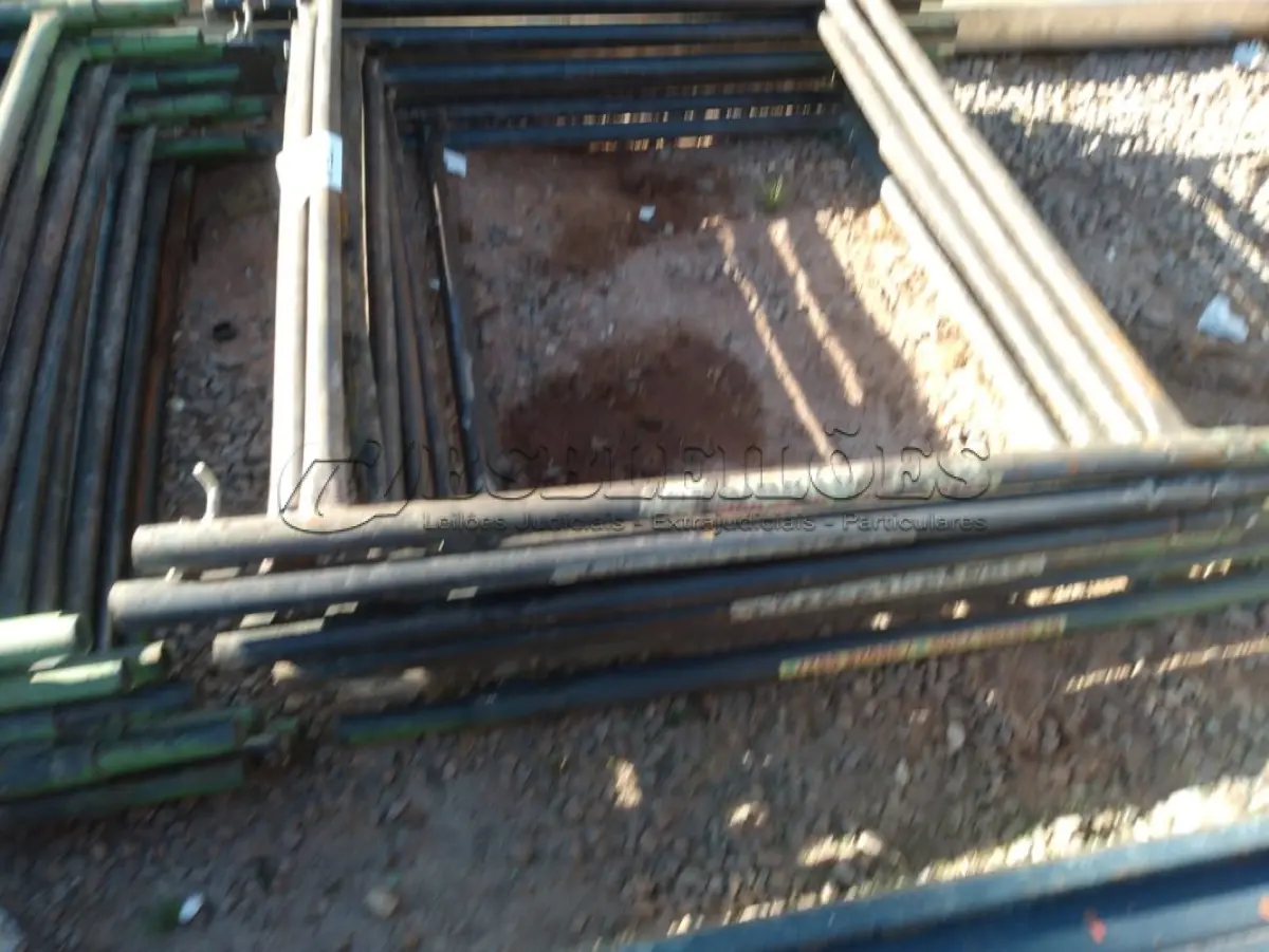 LOTE 199 - 10 PEÇAS ANDAIMES DE 1 X 1M COM 01 PLATAFORMA. (NO ESTADO, NÃO SABEMOS SE FUNCIONA. LEILÃO NÃO TEM GARANTIA E NEM DEVOLUÇÃO, SUJEITO A POSSÍVEIS AVARIAS VISÍVEIS/OCULTAS E/OU AUSÊNCIA DE COMPONENTES)