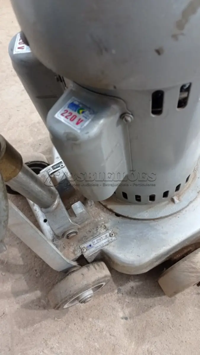 LOTE 169 - 01 ENCERADEIRA LUSTRADORA POLIDORA HIGH SPEED 1600 RPM. . (NO ESTADO, NÃO SABEMOS SE FUNCIONA. LEILÃO NÃO TEM GARANTIA E NEM DEVOLUÇÃO, SUJEITO A POSSÍVEIS AVARIAS VISÍVEIS/OCULTAS E/OU AUSÊNCIA DE COMPONENTES)