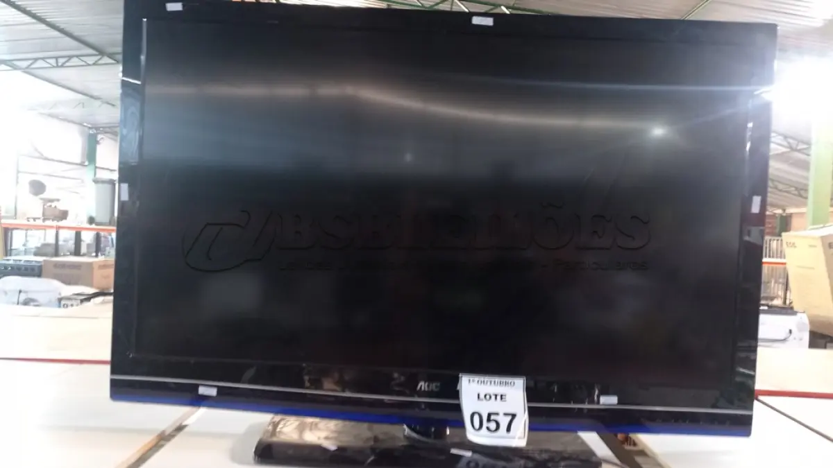 LOTE 057 - 01 TV LED LCD 42’’ MARCA AOC. (NO ESTADO) ATENÇÃO! FAZER A VISITAÇÃO ANTES DE ARREMATAR, NÃO SABEMOS SE FUNCIONA, LEILÃO NÃO TEM GARANTIA E NEM DEVOLUÇÃO, SUJEITO A POSSÍVEIS AVARIAS VISÍVEIS/OCULTAS E/OU AUSÊNCIA DE COMPONENTES.
