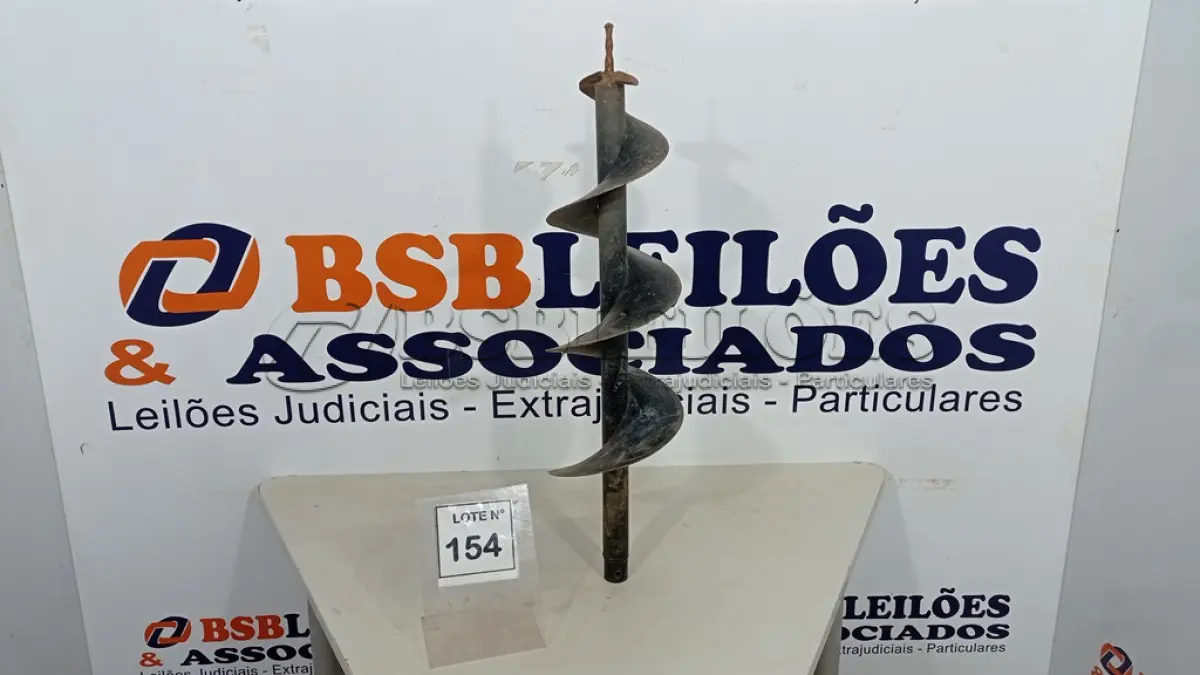 LOTE 154 - 01 BROCA PERFURADOR DE SOLO. (NO ESTADO, NÃO SABEMOS SE FUNCIONA. LEILÃO NÃO TEM GARANTIA E NEM DEVOLUÇÃO, SUJEITO A POSSÍVEIS AVARIAS VISÍVEIS/OCULTAS E/OU AUSÊNCIA DE COMPONENTES)