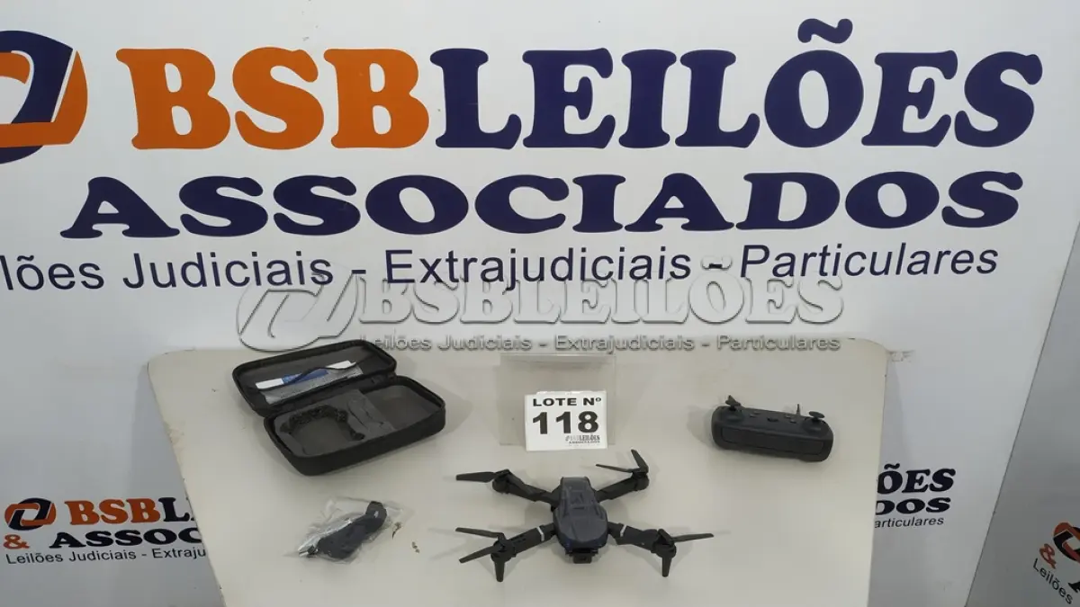 LOTE 118 - 01 DRONE COM CÂMERA . (NO ESTADO, NÃO SABEMOS SE FUNCIONA. LEILÃO NÃO TEM GARANTIA E NEM DEVOLUÇÃO, SUJEITO A POSSÍVEIS AVARIAS VISÍVEIS/OCULTAS E/OU AUSÊNCIA DE COMPONENTES)